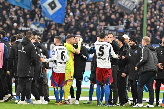 GER 2 FBL,, Hamburger SV vs SpVgg Greuther Fürth 21 12 2024, Volksparkstadion, Hamburg, GER 2 FBL, Hamburger SV vs SpVgg Greuther Fürth in the picture the HSV team cheers about the victory nordphotoxGmbH xWitke nph00002