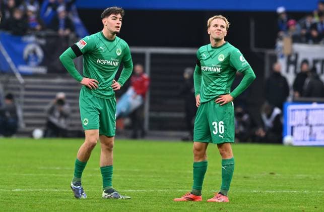 21 12 2024 Soccer Season 2024 2025 2 Soccer Bundesliga 17 Matchday Hamburger SV HSV Hamburg SpVgg Greuther Fürth Kleeblatt Sportfoto Zink xwoxzix DFL regulations prohibit any use of photographs as image sequences and or quasi video only for editorial use Reno Münz Muenz 5, SpVgg Greuther Fürth Philipp Müller 36, SpVgg Greuther Fürth disappointed Disappointment after the end of the match