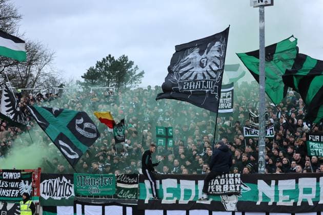 Fans Preussen Muenster GER, Preussen Muenster vs SSV Ulm 1846, Football, 2 Liga, Matchday 17, Season 2024 2025, 21 12 2024 DFL REGULATIONS PROHIBIT ANY USE OF PHOTOGRAPHS AS IMAGE SEQUENCES AND OR QUASI VIDEO GER, Preussen Muenster vs SSV Ulm 1846, Football, 2 Liga, Matchday 17, Season 2024 2025, 21 12 2024 Muenster Copyright: xEibner-Pressefoto FrankxZeisingx EP_FZG