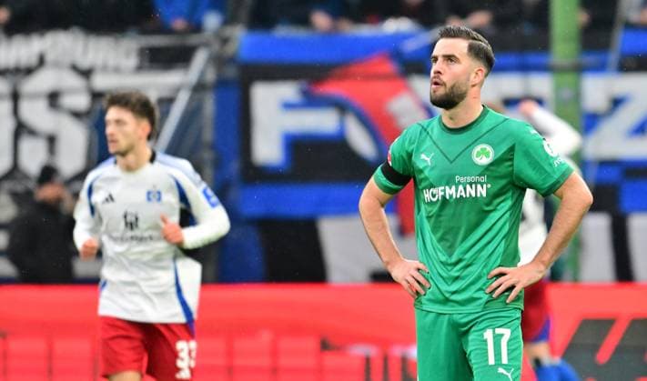 21 12 2024 Soccer season 2024 2025 2 Soccer Bundesliga 17 Matchday Hamburger SV HSV Hamburg SpVgg Greuther Fürth Kleeblatt Sportfoto Zink MeZi xmexzix DFL regulations prohibit any use of photographs as image sequences and or quasi video only for editorial use Niko Gießelmann Giesselmann 17, SpVgg Greuther Fürth disappointed disappointment