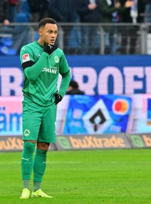 21 12 2024 Soccer season 2024 2025 2 Soccer Bundesliga 17 Matchday Hamburger SV HSV Hamburg SpVgg Greuther Fürth Kleeblatt Sportfoto Zink MeZi xmexzix DFL regulations prohibit any use of photographs as image sequences and or quasi video only for editorial use Roberto Massimo 11, SpVgg Greuther Fürth disappointed Disappointment after the end of the match