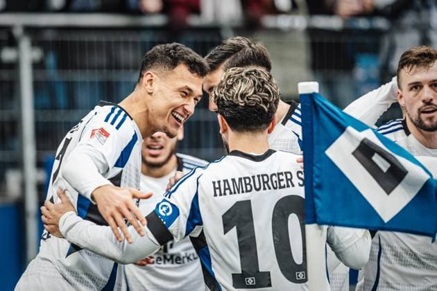 Bilder des Jahres 2024, Sport 12 Dezember Sport Themen der Woche KW51 Sport Bilder des Tages Fußball Männer Saison 2024 2025 2. Fußball-Bundesliga 17. Spieltag Hamburger SV vs. SpVgg Greuther Fürth 21.12.2024 Torjubel Davie Selke ( 27, HSV) Hamburg Volksparkstadion Hamburg Deutschland *** Soccer Men Season 2024 2025 2 Soccer Bundesliga 17 Matchday Hamburger SV vs SpVgg Greuther Fürth 21 12 2024 Goal celebration Davie Selke 27, HSV Hamburg Volksparkstadion Hamburg Germany