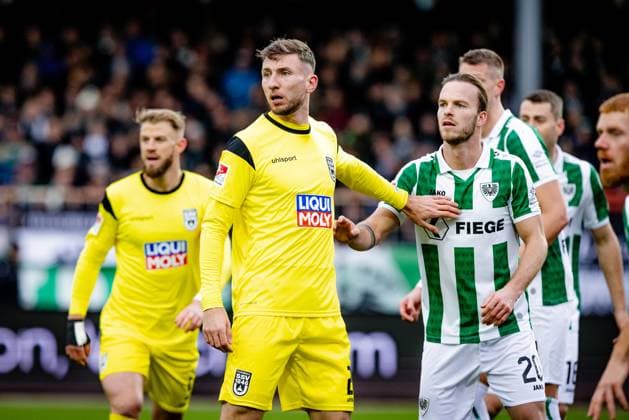 Soccer Men 2 Bundesliga 17 Matchday Season 2024 2025 SC Preußen Münster vs SSV Ulm 1846 Soccer 21 12 2024 26 Philipp Maier SSV Ulm 1846 Soccer , 20 Jorrit Hendrix SC Preußen Münster DFL regulations prohibit any use of photographs as image sequences and or quasi video Münster Preußenstadion Nordrheinwestfalen Germany