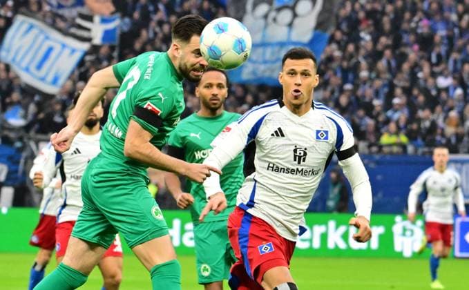 21 12 2024 Soccer Season 2024 2025 2 Soccer Bundesliga 17 Matchday Hamburger SV HSV Hamburg SpVgg Greuther Fürth Kleeblatt Sportfoto Zink MeZi xmexzix DFL regulations prohibit any use of photographs as image sequences and or quasi video only for editorial use Niko Gießelmann Giesselmann 17, SpVgg Greuther Fürth Davie Selke 27, Hamburger SV HSV, right