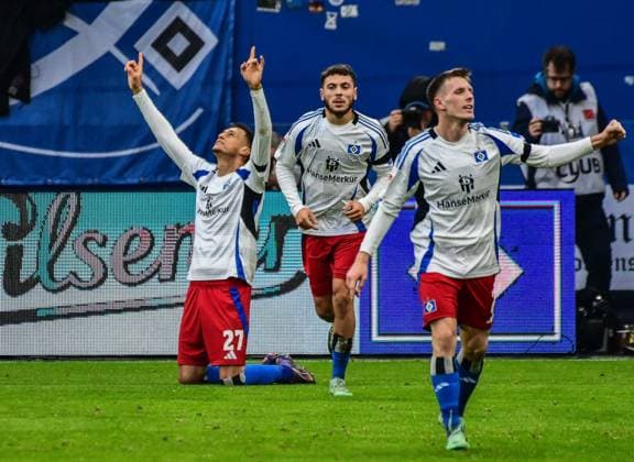 Celebration after Davie Selkes 4-0 win HSV William Mikelbrencis Emir Sahiti HSV Germany , Hamburg , Volksparkstadion , Football , 2 Bundesliga , Hamburger SV SpVgg Greuther Fürth