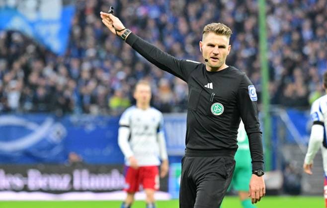 21 12 2024 Soccer Season 2024 2025 2 Soccer Bundesliga 17 Matchday Hamburger SV HSV Hamburg SpVgg Greuther Fürth Kleeblatt Sportfoto Zink MeZi xmexzix DFL regulations prohibit any use of photographs as image sequences and or quasi video only for editorial use Timo Gerach Referee