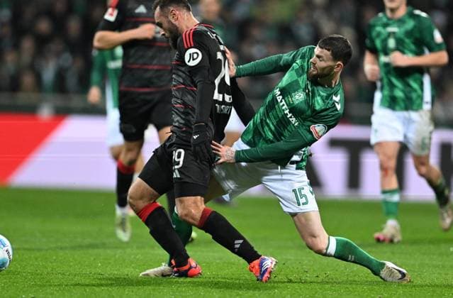 GER, 1 FBL, SV Werder Bremen vs 1 FC Union Berlin 21 12 2024, wohninvest Weserstadion, Bremen, GER, 1 FBL, SV Werder Bremen vs 1 FC Union Berlin in the picture picture shows Lucas Tousart 1 FC Union Berlin 29 in duel against Oliver Burke Werder Bremen 15 nordphotoxGmbHx xKokenge nph00001