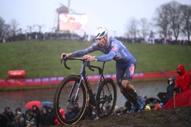 UCI Cyclocross World Cup Hulst 2024 HULST, THE NETHERLANDS - DECEMBER 21 : during the 5th leg of the UCI Cyclocross World Cup series 2024-2025 in Hulst, The Netherlands, 21 12 2024 Hulst The Netherlands  Copyright: xGvgx