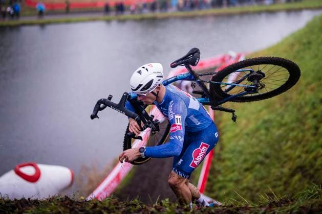 UCI Cyclocross World Cup Hulst 2024 HULST, THE NETHERLANDS - DECEMBER 21 : during the 5th leg of the UCI Cyclocross World Cup series 2024-2025 in Hulst, The Netherlands, 21 12 2024 Hulst The Netherlands  Copyright: xGvgx