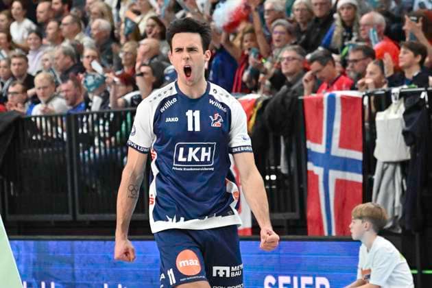 GER 1 VBL, SVG Lueneburg vs SWD powervolleys Dueren 21 12 2024, LKH Arena, Lueneburg, GER 1 VBL, SVG Lueneburg vs SWD powervolleys Dueren in the picture Xander Ketrzynski Lueneburg 11 cheers nordphotoxGmbH xWitke nph00002
