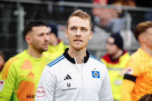 Sebastian Schonlau (Hamburger SV, 04) GER, Hamburger SV vs. SpVgg Greuther Fuerth, Fussball, 2. Bundesliga, Spieltag 17, Saison 2024 2025, 21.12.2024 DFL REGULATIONS PROHIBIT ANY USE OF PHOTOGRAPHS AS IMAGE SEQUENCES AND OR QUASI-VIDEO GER, Hamburger SV vs. SpVgg Greuther Fuerth, Fussball, 2. Bundesliga, Spieltag 17, Saison 2024 2025, 21.12.2024 Hamburg *** Sebastian Schonlau Hamburger SV, 04 GER, Hamburger SV vs SpVgg Greuther Fuerth, Football, 2 Bundesliga, Matchday 17, Season 2024 2025, 21 12 2024 DFL REGULATIONS PROHIBIT ANY USE OF PHOTOGRAPHS AS IMAGE SEQUENCES AND OR QUASI VIDEO GER, Hamburger SV vs SpVgg Greuther Fuerth, Football, 2 Bundesliga, Matchday 17, Season 2024 2025, 21 12 2024 Hamburg Copyright: xEibner-Pressefoto MarcelxvonxFehrnx EP_MFN