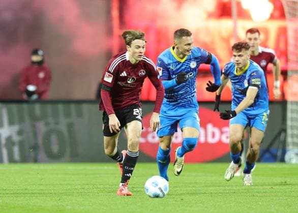 21 12 2024 Soccer season 2024 2025 2 Soccer Bundesliga 17 Matchday 1 FC Nürnberg FCN Club Eintracht Braunschweig EBS BTSV Sportfoto Zink DaMa xdaxmax DFL regulations prohibit any use of photographs as image sequences and or quasi video only for editorial use Caspar Jander 20, 1 FC Nürnberg FCN im Angriff