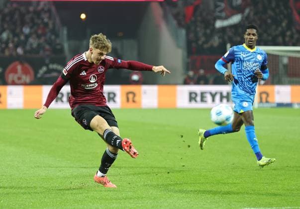 21 12 2024 Soccer season 2024 2025 2 Soccer Bundesliga 17 Matchday 1 FC Nürnberg FCN Club Eintracht Braunschweig EBS BTSV Sportfoto Zink DaMa xdaxmax DFL regulations prohibit any use of photographs as image sequences and or quasi video only for editorial use Finn Jeltsch 4, 1 FC Nürnberg FCN flankt Flanke