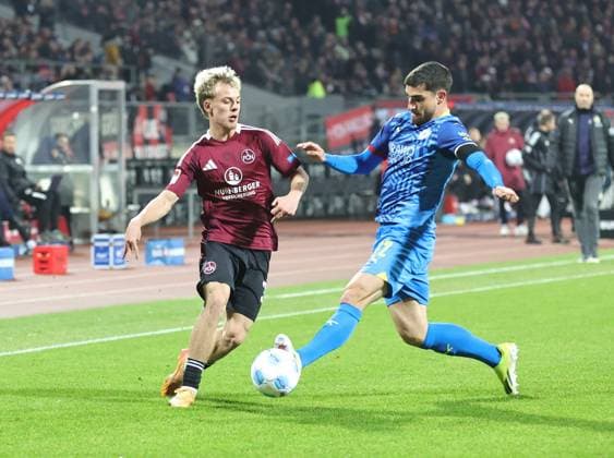 21 12 2024 Soccer Season 2024 2025 2 Soccer Bundesliga 17 Matchday 1 FC Nürnberg FCN Club Eintracht Braunschweig EBS BTSV Sportfoto Zink DaMa xdaxmax DFL regulations prohibit any use of photographs as image sequences and or quasi video only for editorial use Tim Janisch 32, 1 FC Nürnberg FCN Fabio Di Michele Sanchez 22, Eintracht Braunschweig BTSV EBS