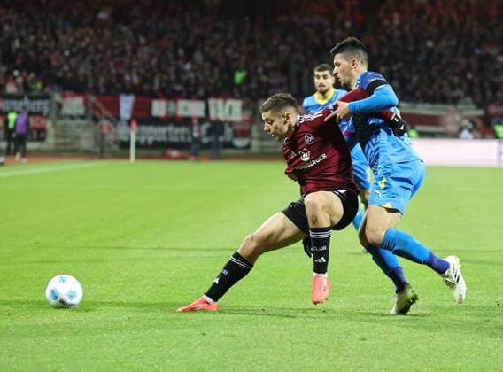 21 12 2024 Soccer Season 2024 2025 2 Soccer Bundesliga 17 Matchday 1 FC Nürnberg FCN Club Eintracht Braunschweig EBS BTSV Sportfoto Zink DaMa xdaxmax DFL regulations prohibit any use of photographs as image sequences and or quasi video only for editorial use Stefanos Tzimas 9, 1 FC Nürnberg FCN Jannis Nikolaou 4, Eintracht Braunschweig BTSV EBS