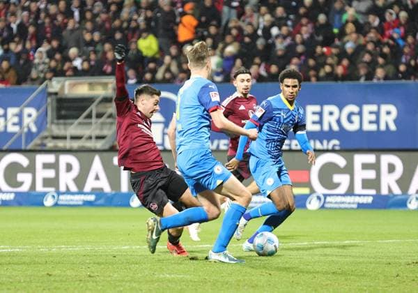 21 12 2024 Soccer Season 2024 2025 2 Soccer Bundesliga 17 Matchday 1 FC Nürnberg FCN Club Eintracht Braunschweig EBS BTSV Sportfoto Zink DaMa xdaxmax DFL regulations prohibit any use of photographs as image sequences and or quasi video only for editorial use Stefanos Tzimas 9, 1 FC Nürnberg FCN mit Torschuss gg Robert Ivanov 5, Eintracht Braunschweig BTSV EBS