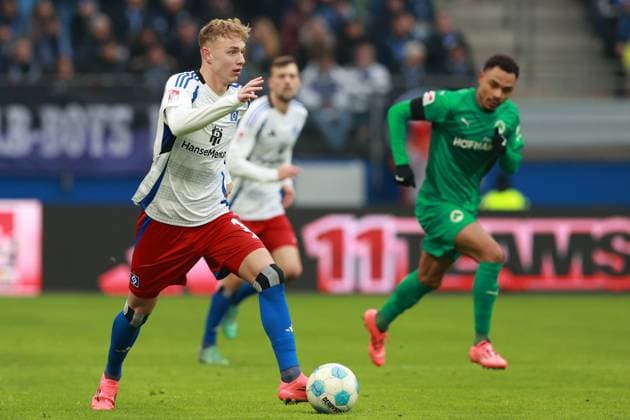 2 Liga Season 2024 2025 17 Matchday 21 12 2025 Hamburger SV SpVgg Greuther Fuerth im Volksparkstadion Adam Karabec Hamburger SV DFL REGULATIONS PROHIBIT ANY USE OF PHOTOGRAPHS AS IMAGE SEQUENCES AND OR QUASI VIDEO Foto Michael Schwarz