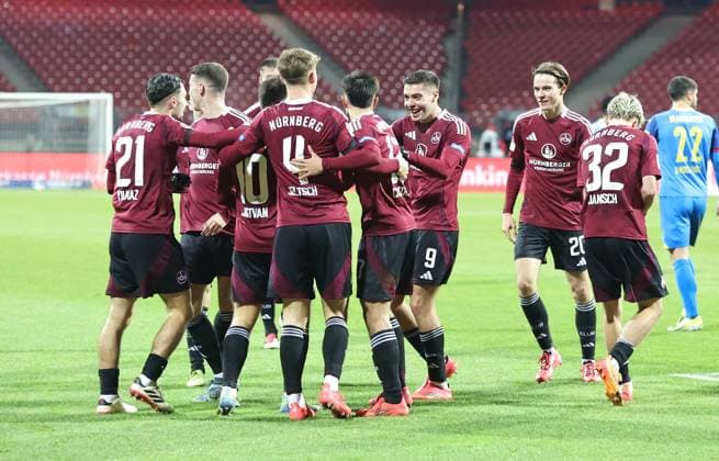 21 12 2024 Soccer Season 2024 2025 2 Soccer Bundesliga 17 Matchday 1 FC Nürnberg FCN Club Eintracht Braunschweig EBS BTSV Sportfoto Zink DaMa xdaxmax DFL regulations prohibit any use of photographs as image sequences and or quasi video only for editorial use Jubel Freude Torjubel nach Tor zum 1 0 Stefanos Tzimas 9, 1 FC Nürnberg FCN und Mannschaft Team jubelt freut sich Torschütze Stefanos Tzimas 9, 1 FC Nürnberg FCN