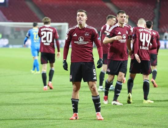 21 12 2024 Soccer Season 2024 2025 2 Soccer Bundesliga 17 Matchday 1 FC Nürnberg FCN Club Eintracht Braunschweig EBS BTSV Sportfoto Zink DaMa xdaxmax DFL regulations prohibit any use of photographs as image sequences and or quasi video only for editorial use Jubel Freude Torjubel nach Tor zum 1 0 Stefanos Tzimas 9, 1 FC Nürnberg FCN und Mannschaft Team jubelt freut sich Torschütze Stefanos Tzimas 9, 1 FC Nürnberg FCN