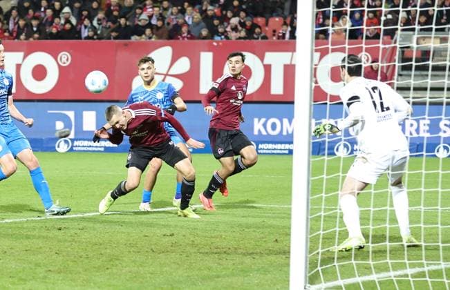 21 12 2024 Soccer Season 2024 2025 2 Soccer Bundesliga 17 Matchday 1 FC Nuremberg FCN Club Eintracht Braunschweig EBS BTSV Sportfoto Zink DaMa xdaxmax DFL regulations prohibit any use of photographs as image sequences and or quasi video only for editorial use Ondrej Karafiat 44, 1 FC Nuremberg FCN with header