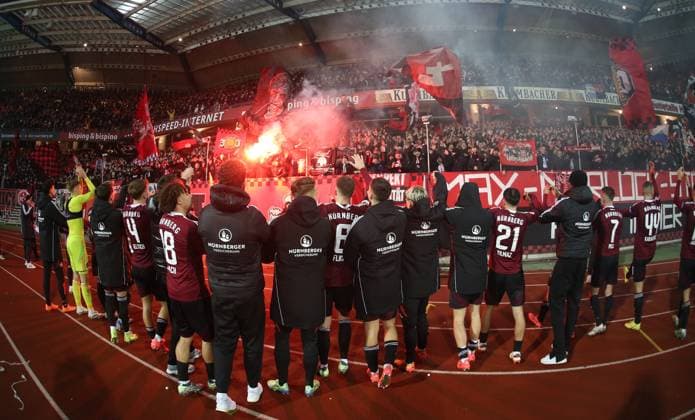 21 12 2024 Soccer Season 2024 2025 2 Soccer Bundesliga 17 Matchday 1 FC Nürnberg FCN Club Eintracht Braunschweig EBS BTSV Sportfoto Zink DaMa xdaxmax DFL regulations prohibit any use of photographs as image sequences and or quasi video only for editorial use Jubel Freude nach Spielende Mannschaft Team des FCN mit Jubelkette Jubelwelle vor Nordkurve der Clubfan Clubfans FCN Fans Fans