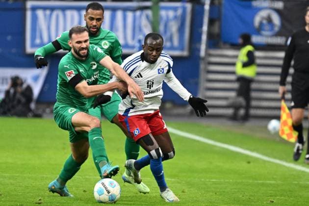Soccer I Men I Season 2024 2025 I 2 Bundesliga I 17 Matchday I Hamburger SV SpVgg Greuther Fürth I 21 12 2024 f l Simon Asta and Marlon Mustapha Fürth Jean Luc Dompe HSV Hamburg Hamburg Germany Copyright: xLOBECA NorbertxGettschatx
