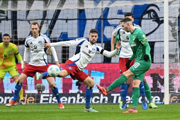 Soccer I Men I Season 2024 2025 I 2 Bundesliga I 17 Matchday I Hamburger SV SpVgg Greuther Fürth I 21 12 2024 v l Jonas Meffert HSV Branmnir Hrgota Fürth Hamburg Hamburg Germany Copyright: xLOBECA NorbertxGettschatx