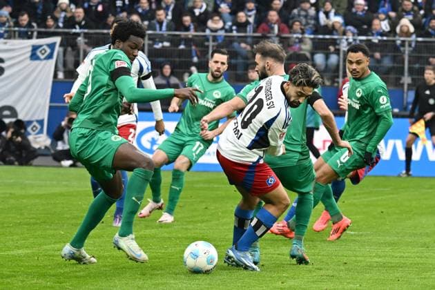 Soccer I Men I Season 2024 2025 I 2 Bundesliga I 17 Matchday I Hamburger SV SpVgg Greuther Fürth I 21 12 2024 v l Gidion Jung Fürth Immanuel Pherai HSV Hamburg Hamburg Germany Copyright: xLOBECA NorbertxGettschatx