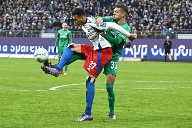 Soccer I Men I Season 2024 2025 I 2 Bundesliga I 17 Matchday I Hamburger SV SpVgg Greuther Fürth I 21 12 2024 v l Davie Selke HSV Maximilian Dietz Fürth Hamburg Hamburg Germany Copyright: xLOBECA NorbertxGettschatx