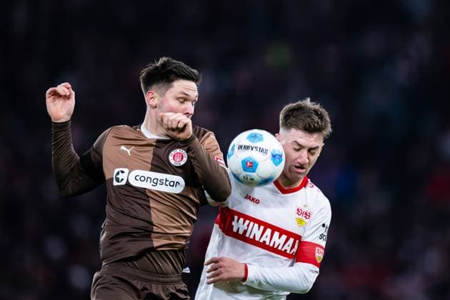 Soccer I Men I Season 2024 2025 I 1 Bundesliga I 15 Matchday I VfB Stuttgart FC St Pauli I 21 12 2024 Andreas Albers 19, FC St Pauli vs Angelo Stiller 6, VfB Stuttgart Stuttgart MHP Arena Baden Württemberg Germany Copyright: xLobeca MaxxKrausex