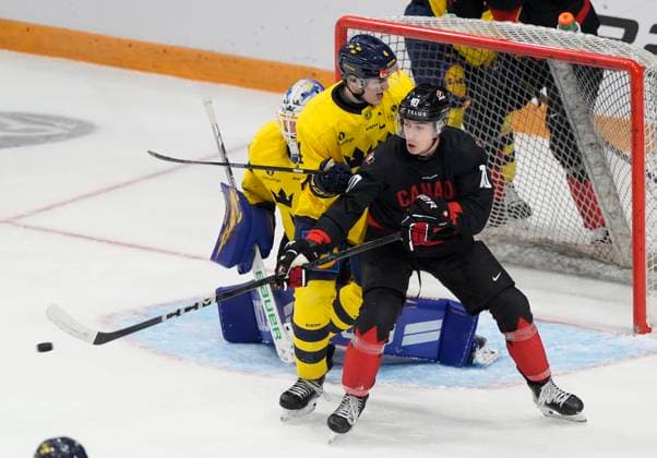 December 21, 2024, Ottawa, On, Canada: Canada forward Bradly Nadeau ties up Sweden defenceman Axel Sandin-Pellikka in front of goaltender Melker Thelin as Canada scores during third period IIHF World Junior Hockey Championship pre-tournament action, Saturday, Dec.21, 2024 in Ottawa. Bradly Nadeau Melker Thelin Axel Sandin-Pellikka  - ZUMAc35_ 20241221_zaf_c35_033 Copyright: xAdrianxWyldx