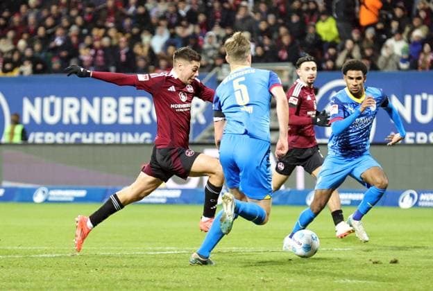 21 12 2024 Soccer Season 2024 2025 2 Soccer Bundesliga 17 Matchday 1 FC Nürnberg FCN Club Eintracht Braunschweig EBS BTSV Sportfoto Zink DaMa xdaxmax DFL regulations prohibit any use of photographs as image sequences and or quasi video only for editorial use Stefanos Tzimas 9, 1 FC Nürnberg FCN mit Torschuss gg Robert Ivanov 5, Eintracht Braunschweig BTSV EBS