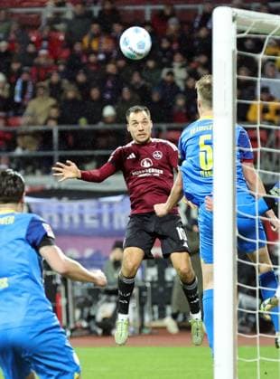 21 12 2024 Soccer Season 2024 2025 2 Soccer Bundesliga 17 Matchday 1 FC Nürnberg FCN Club Eintracht Braunschweig EBS BTSV Sportfoto Zink DaMa xdaxmax DFL regulations prohibit any use of photographs as image sequences and or quasi video only for editorial use Julian Justvan 10, 1 FC Nürnberg FCN with header
