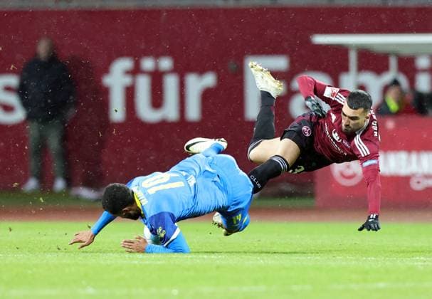 21 12 2024 Soccer Season 2024 2025 2 Soccer Bundesliga 17 Matchday 1 FC Nürnberg FCN Club Eintracht Braunschweig EBS BTSV Sportfoto Zink DaMa xdaxmax DFL regulations prohibit any use of photographs as image sequences and or quasi video only for editorial use Leon Bell Bell 19, Eintracht Braunschweig BTSV EBS Mahir Emreli 30, 1 FC Nürnberg FCN