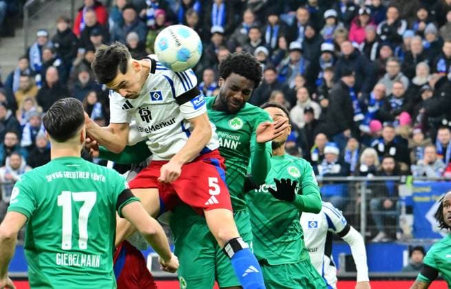 21 12 2024 Soccer Season 2024 2025 2 Soccer Bundesliga 17 Matchday Hamburger SV HSV Hamburg SpVgg Greuther Fürth Kleeblatt Sportfoto Zink MeZi xmexzix DFL regulations prohibit any use of photographs as image sequences and or quasi video only for editorial use Dennis Hadzikadunic 5, Hamburger SV HSV scores goal Goal shot for 1 0 against Moritz Schulze 42, SpVgg Greuther Fürth