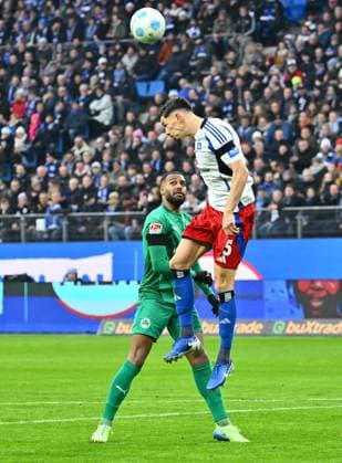 21 12 2024 Soccer Season 2024 2025 2 Soccer Bundesliga 17 Matchday Hamburger SV HSV Hamburg SpVgg Greuther Fürth Kleeblatt Sportfoto Zink xwoxzix DFL regulations prohibit any use of photographs as image sequences and or quasi video only for editorial use Dennis Hadzikadunic 5, Hamburger SV HSV vor Marlon Mustapha 8, SpVgg Greuther Fürth