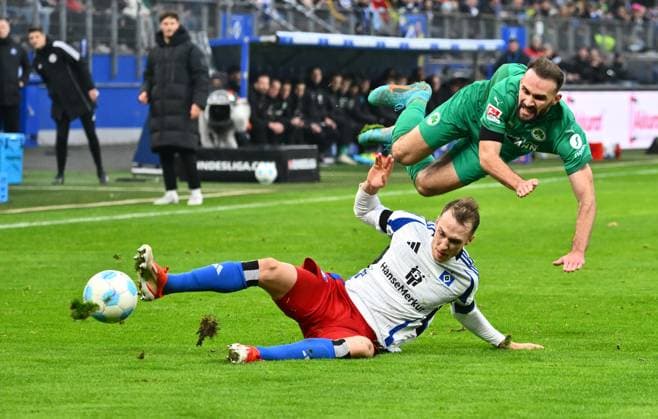 21 12 2024 Soccer Season 2024 2025 2 Soccer Bundesliga 17 Matchday Hamburger SV HSV Hamburg SpVgg Greuther Fürth Kleeblatt Sportfoto Zink xwoxzix DFL regulations prohibit any use of photographs as image sequences and or quasi video only for editorial use Sebastian Schonlau 4, Hamburger SV HSV Simon Asta 2, SpVgg Greuther Fürth