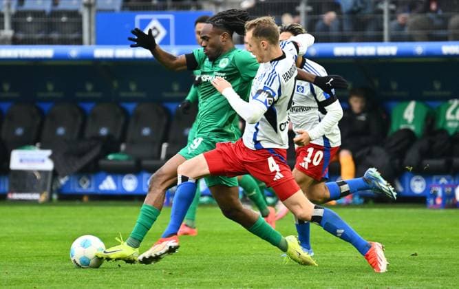 21 12 2024 Soccer Season 2024 2025 2 Soccer Bundesliga 17 Matchday Hamburger SV HSV Hamburg SpVgg Greuther Fürth Kleeblatt Sportfoto Zink xwoxzix DFL regulations prohibit any use of photographs as image sequences and or quasi video only for editorial use Noel Futkeu 9, SpVgg Greuther Fürth Sebastian Schonlau 4, Hamburger SV HSV