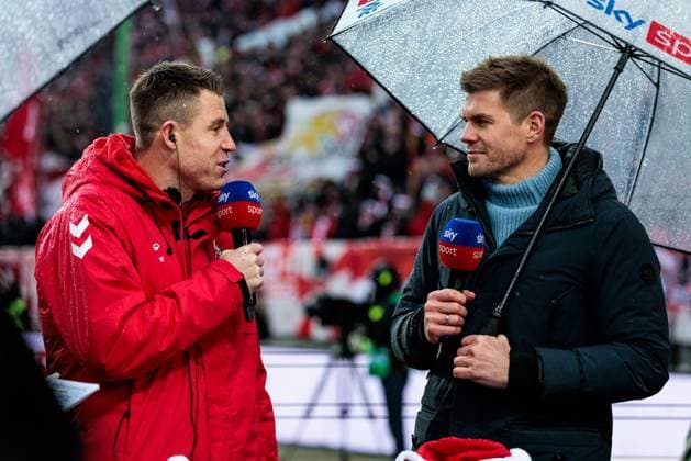 2 Fußball Bundesliga 1 FC Kaiserslautern 1 FC Köln 22 12 2024 Dominique Heintz 1 FC Köln, 3 im Sky Interview mit Simon Terodde TV Experte Sky 2 Fußball Bundesliga, 1 FC Kaiserslautern 1 FC Köln, Kaiserslautern, Fritz Walter Stadion am 22 12 2024 DFL REGULATIONS PROHIBIT ANY USE OF PHOTOGRAPHS AS IMAGE SEQUENCES AND OR QUASI VIDEO Copyright: xBEAUTIFULxSPORTS Wunderlx