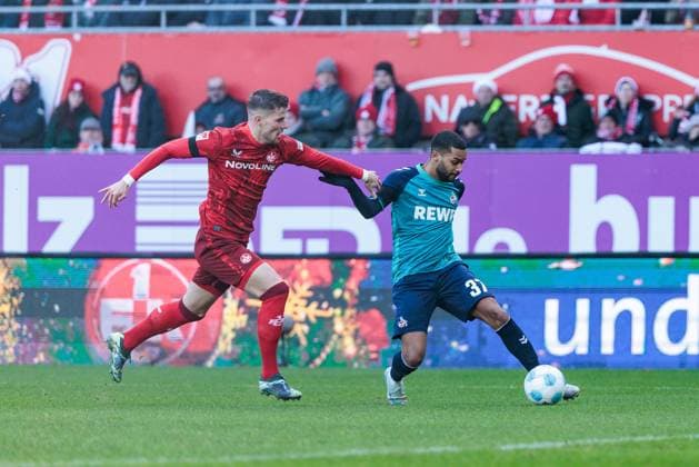 2 Soccer Bundesliga 1 FC Kaiserslautern 1 FC Köln 22 12 2024 duel Jan Elvedi 1 FC Kaiserslautern, 33 , Linton Maina 1 FC Köln, 37 2 Soccer Bundesliga, 1 FC Kaiserslautern 1 FC Köln, Kaiserslautern, Fritz Walter Stadion on 22 12 2024 DFL REGULATIONS PROHIBIT ANY USE OF PHOTOGRAPHS AS IMAGE SEQUENCES AND OR QUASI VIDEO Copyright: xBEAUTIFULxSPORTS Wunderlx