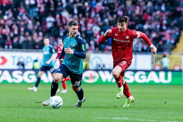 2 Soccer Bundesliga 1 FC Kaiserslautern 1 FC Köln 22 12 2024 duel Jan Thielmann 1 FC Köln, 29 , Daniel Hanslik 1 FC Kaiserslautern, 19 2 Soccer Bundesliga, 1 FC Kaiserslautern 1 FC Köln, Kaiserslautern, Fritz Walter Stadion on 22 12 2024 DFL REGULATIONS PROHIBIT ANY USE OF PHOTOGRAPHS AS IMAGE SEQUENCES AND OR QUASI VIDEO Copyright: xBEAUTIFULxSPORTS Wunderlx