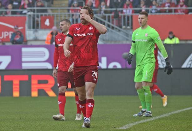 22 12 2024, xmohx, Football 2 Bundesliga, 1 FC Kaiserslautern 1 FC Köln emspor, v l Disappointed Jannis Heuer Kaiserslautern DFL DFB REGULATIONS PROHIBIT ANY USE OF PHOTOGRAPHS as IMAGE SEQUENCES and or QUASI VIDEO Kaiserslautern