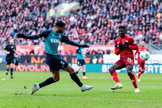 2 Soccer Bundesliga 1 FC Kaiserslautern 1 FC Köln 22 12 2024 Linton Maina 1 FC Köln, 37 presents the 0 1, Afeez Aremu 1 FC Kaiserslautern, 23 2 Soccer Bundesliga, 1 FC Kaiserslautern 1 FC Köln, Kaiserslautern, Fritz Walter Stadion on 22 12 2024 DFL REGULATIONS PROHIBIT ANY USE OF PHOTOGRAPHS AS IMAGE SEQUENCES AND OR QUASI VIDEO Copyright: xBEAUTIFULxSPORTS Wunderlx