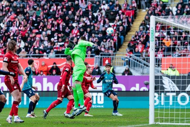 2 Fußball Bundesliga 1 FC Kaiserslautern 1 FC Köln 22 12 2024 Dejan Ljubicic 1 FC Köln, 7 heads to 0 1 2 Fußball Bundesliga, 1 FC Kaiserslautern 1 FC Köln, Kaiserslautern, Fritz Walter Stadion am 22 12 2024 DFL REGULATIONS PROHIBIT ANY USE OF PHOTOGRAPHS AS IMAGE SEQUENCES AND OR QUASI VIDEO Copyright: xBEAUTIFULxSPORTS Wunderlx