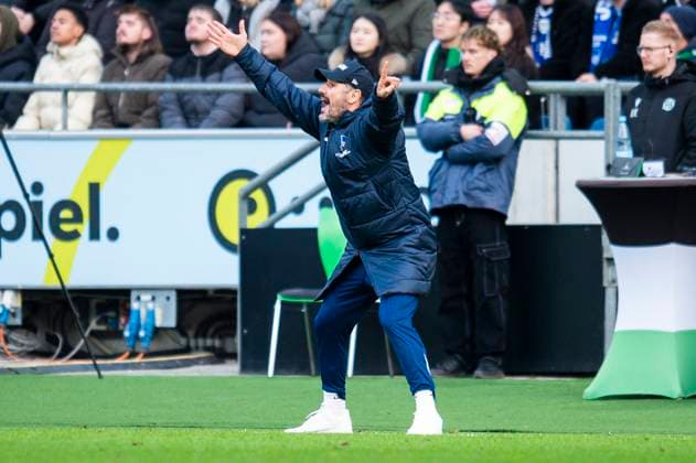 22 12 2024 Soccer, 2024 2025, 2 Bundesliga, 17 Matchday, Hannover 96 Hertha BSC Berlin Cristian Fiel Coach Berlin DFL REGULATIONS PROHIBIT ANY USE OF PHOTOGRAPHS AS IMAGE SEQUENCES AND OR QUASI VIDEO Hannover Lower Saxony Germany Heinz von Heiden Arena