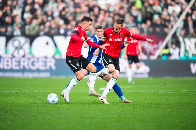 22 12 2024 Football, 2024 2025, 2 Bundesliga, Matchday 17, Hannover 96 Hertha BSC Berlin L R Bartlomiej Wdowik Hannover ,Michael Cuisance Berlin , Fabian Kunze Hannover DFL REGULATIONS PROHIBIT ANY USE OF PHOTOGRAPHS AS IMAGE SEQUENCES AND OR QUASI VIDEO Hannover Lower Saxony Germany Heinz von Heiden Arena