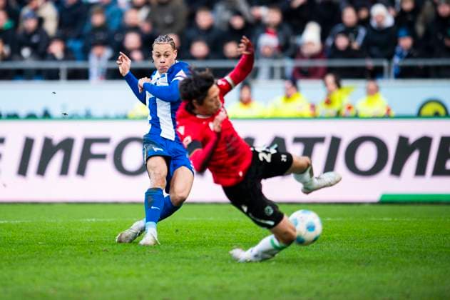 22 12 2024 Soccer, 2024 2025, 2 Bundesliga, 17 Matchday, Hannover 96 Hertha BSC Berlin L R Derry Scherhant Berlin , Sei Muroya Hannover DFL REGULATIONS PROHIBIT ANY USE OF PHOTOGRAPHS AS IMAGE SEQUENCES AND OR QUASI VIDEO Hannover Lower Saxony Germany Heinz von Heiden Arena