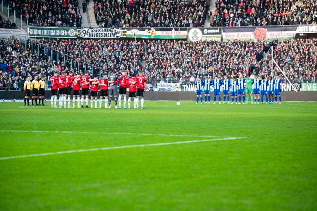 22 12 2024 Football, 2024 2025, 2 Bundesliga, Matchday 17, Hannover 96 Hertha BSC Berlin Minute of silence for the attack on the Christmas market in Magdeburg DFL REGULATES PROHIBIT ANY USE OF PHOTOGRAPHS AS IMAGE SEQUENCES AND OR QUASI VIDEO Hannover Lower Saxony Germany Heinz von Heiden Arena
