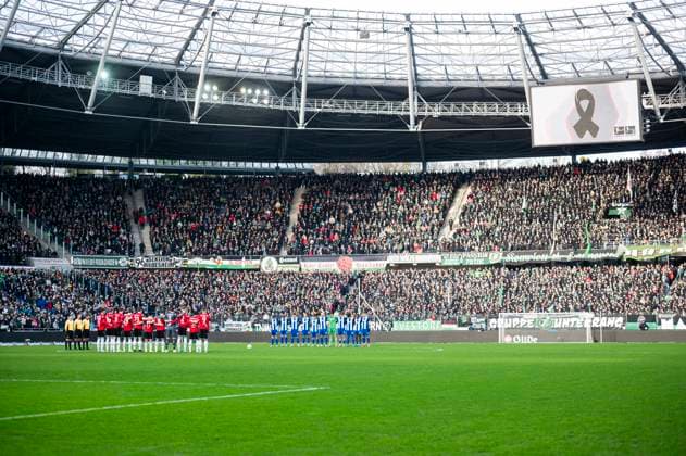 22 12 2024 Football, 2024 2025, 2 Bundesliga, Matchday 17, Hannover 96 Hertha BSC Berlin Minute of silence for the attack on the Christmas market in Magdeburg DFL REGULATES PROHIBIT ANY USE OF PHOTOGRAPHS AS IMAGE SEQUENCES AND OR QUASI VIDEO Hannover Lower Saxony Germany Heinz von Heiden Arena
