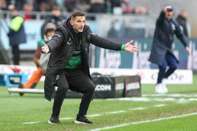 2 Bundesliga Hannover 06 Hertha BSC Berlin on 22 12 2024 at the HDI Arena in Hannover Coach Stefan Leitl Hannover gesticulates and is dissatisfied, disappointed, disappointed, dejected MH